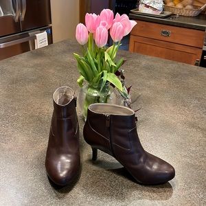 Rockport booties size 8